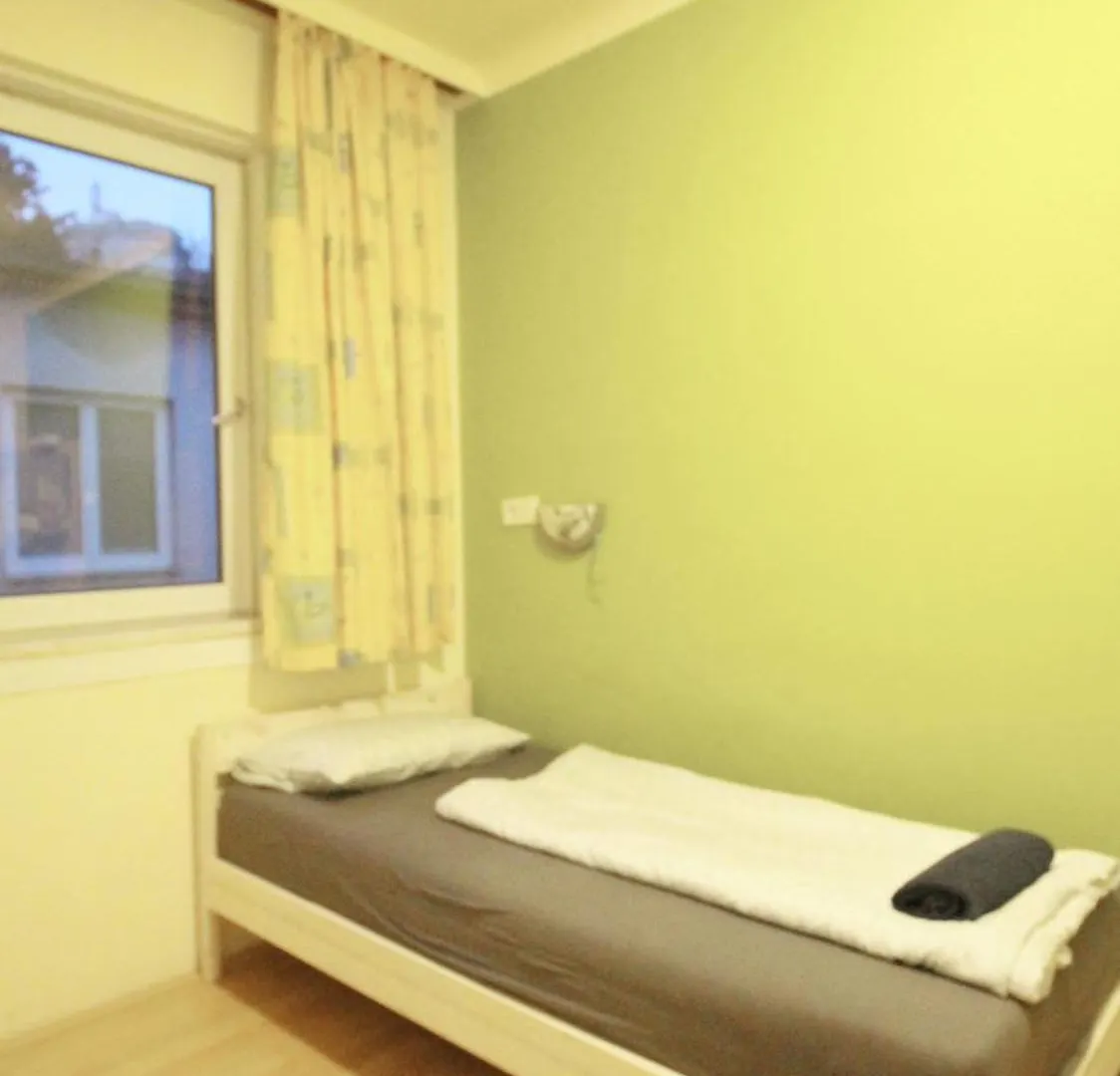 Single Room In Hutteldorfer Strasse Area Βιέννη 0*,