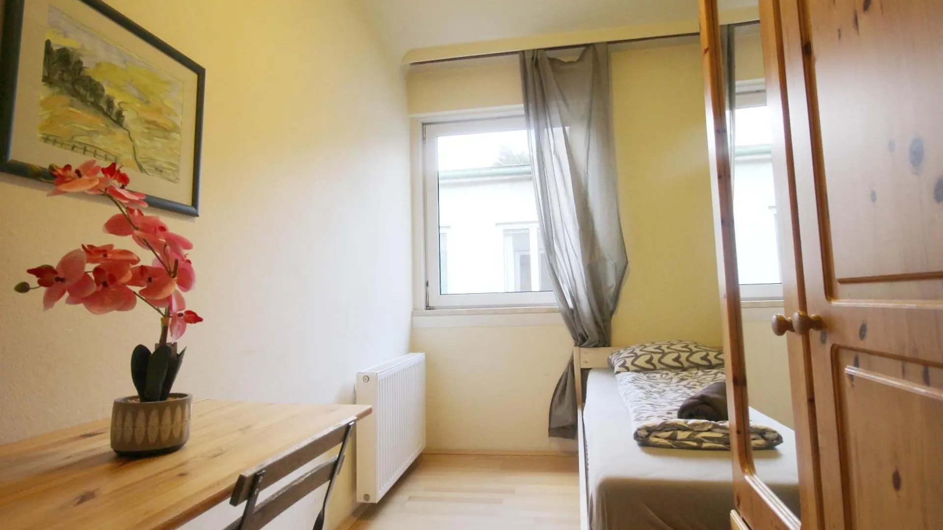 Single Room In Hutteldorfer Strasse Area Βιέννη Δωμάτια σε οικογενειακή κατοικία