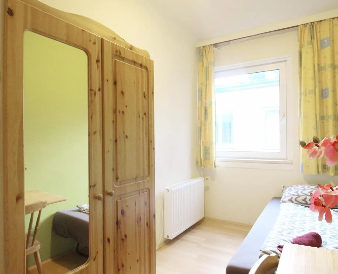 Δωμάτια σε οικογενειακή κατοικία Single Room In Hutteldorfer Strasse Area Βιέννη