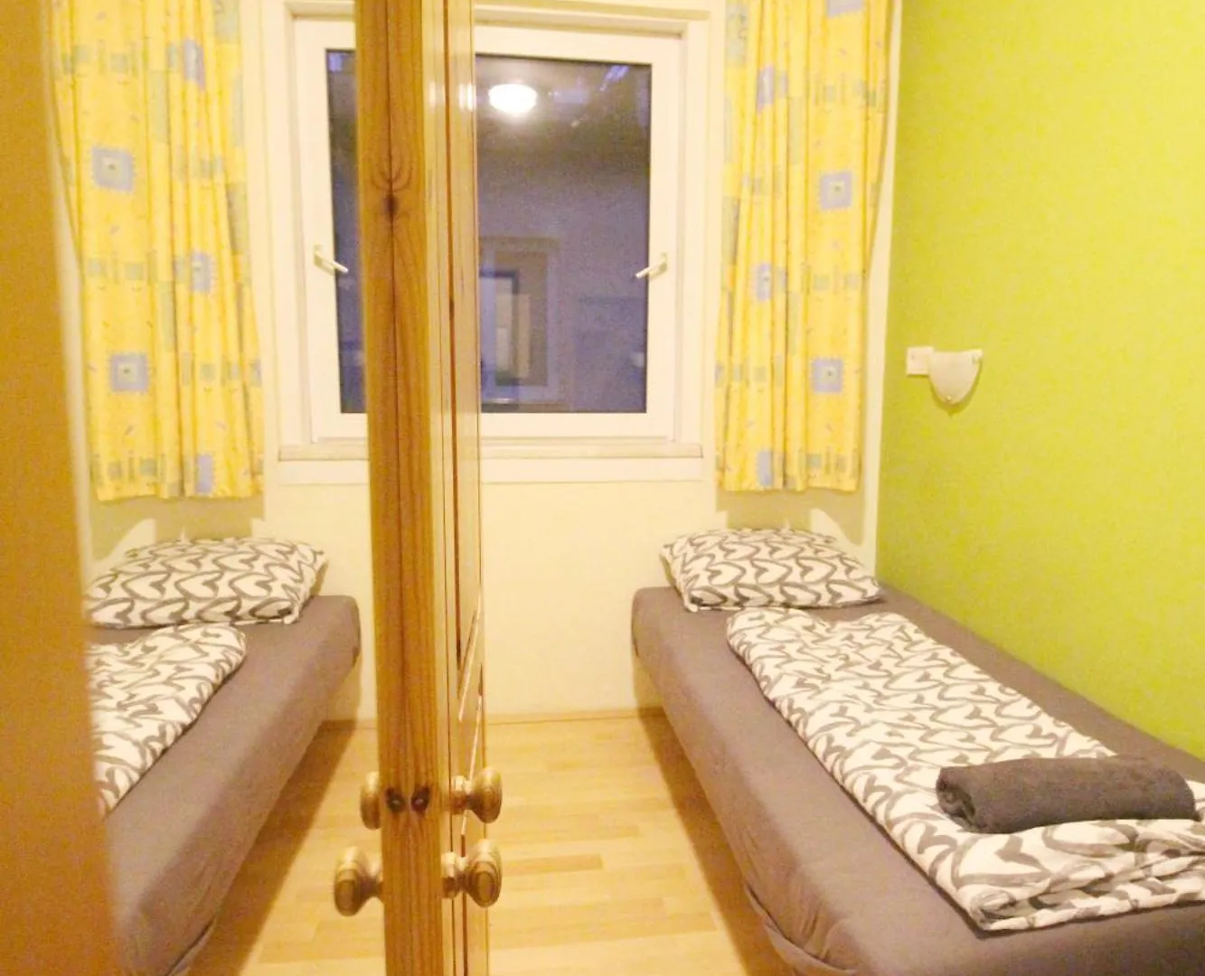 Single Room In Hutteldorfer Strasse Area Βιέννη 0*,