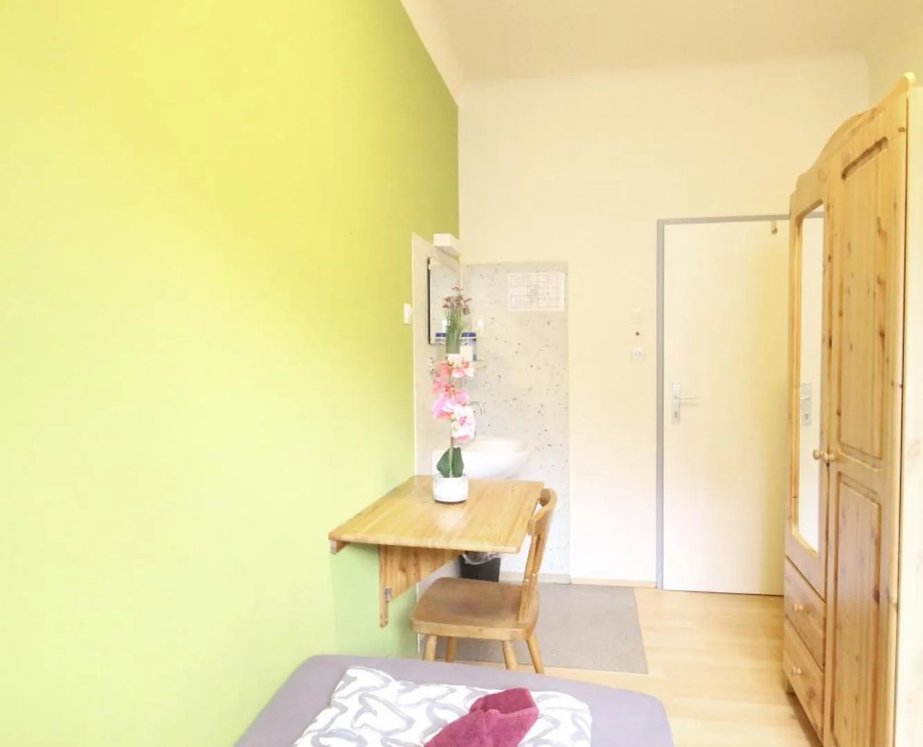 Single Room In Hutteldorfer Strasse Area Wien