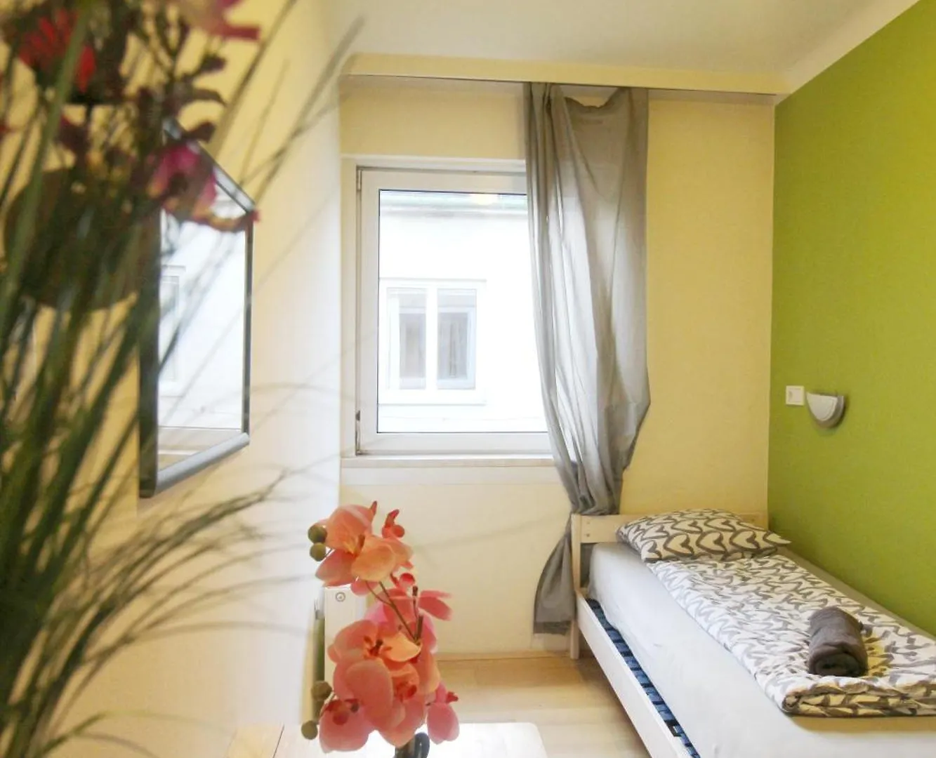 Single Room In Hutteldorfer Strasse Area Wien Rum i privatbostad