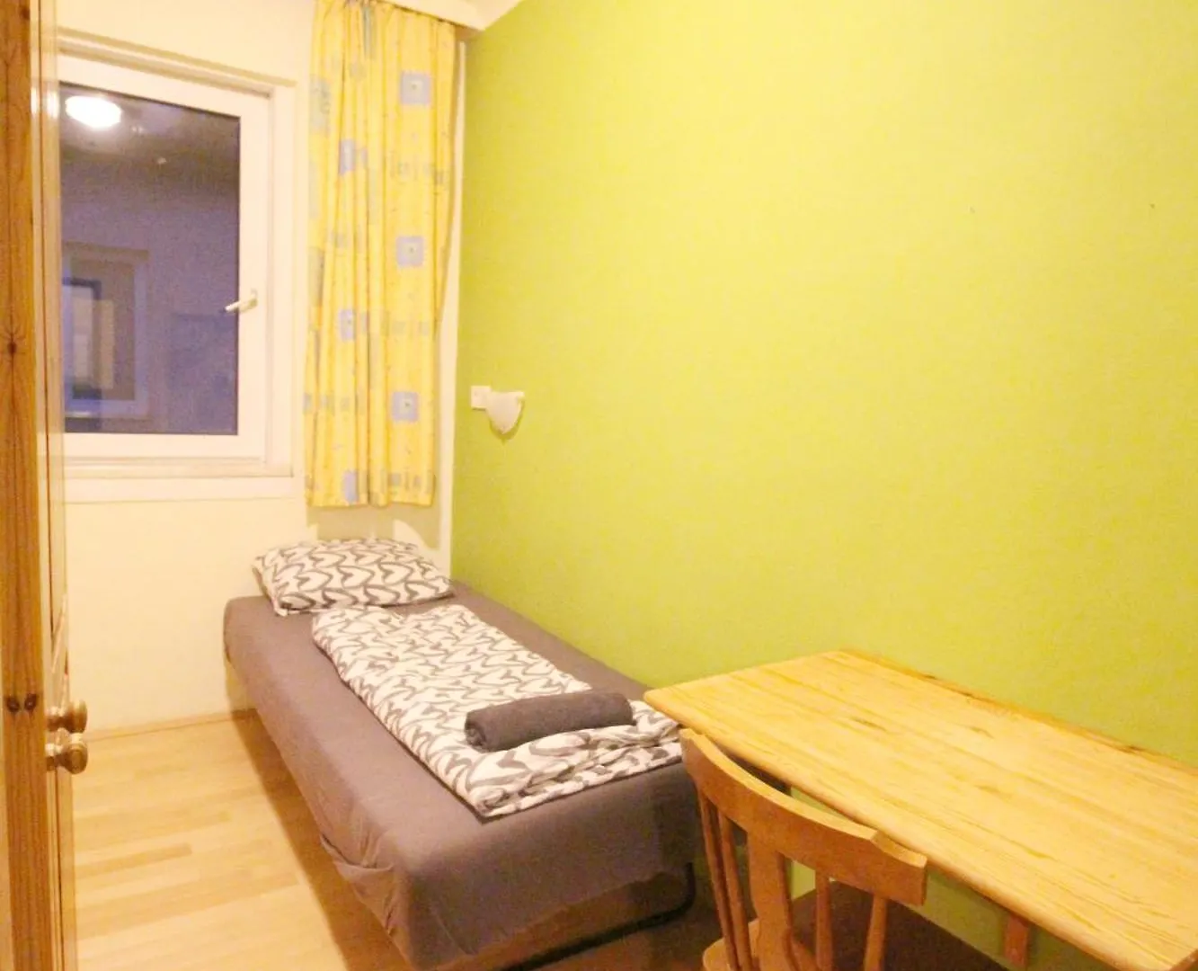Single Room In Hutteldorfer Strasse Area Wien Rum i privatbostad